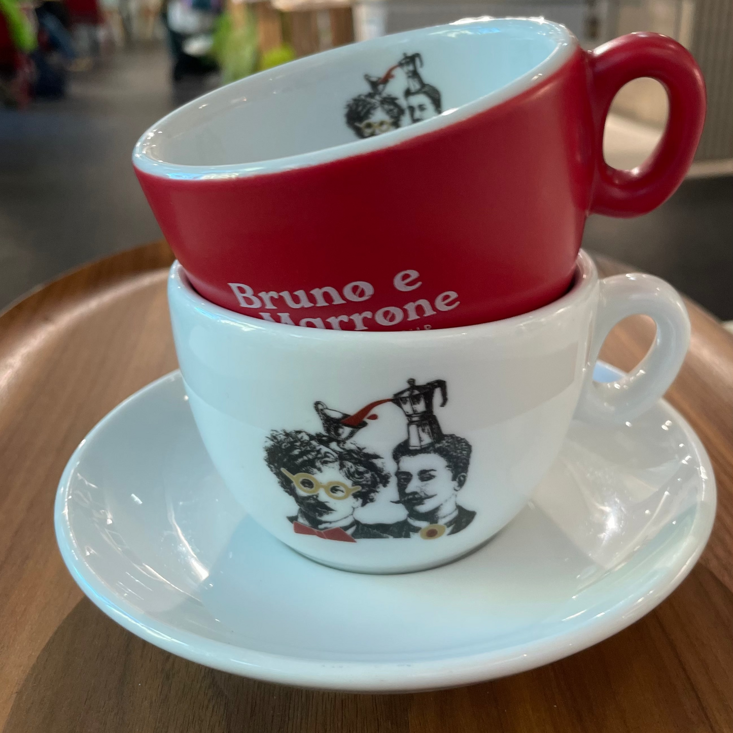 Cappuccinotasse rot mit Untertasse und Bruno e Marrone Logo