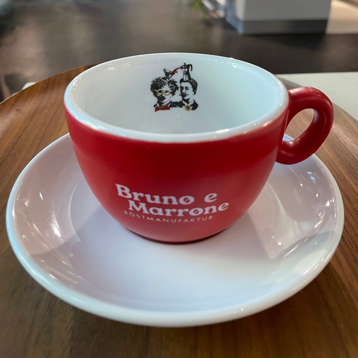 Cappuccinotasse rot mit Untertasse und Bruno e Marrone Logo