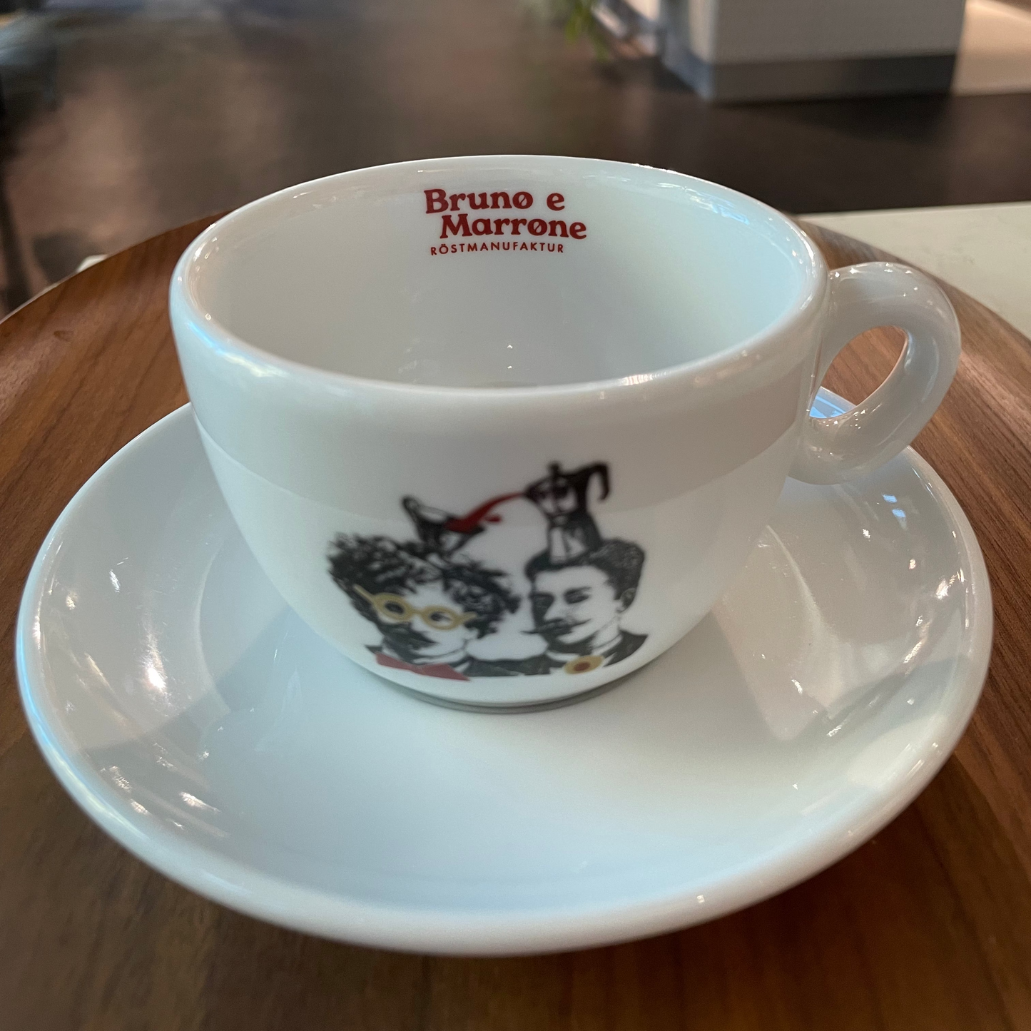 Cappuccinotasse weiß mit Untertasse und Bruno e Marrone Logo